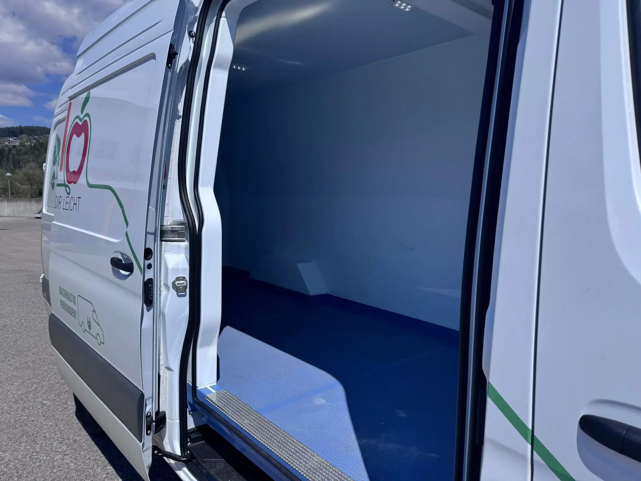 Mercedes eSprinter L2H2 RWD_5