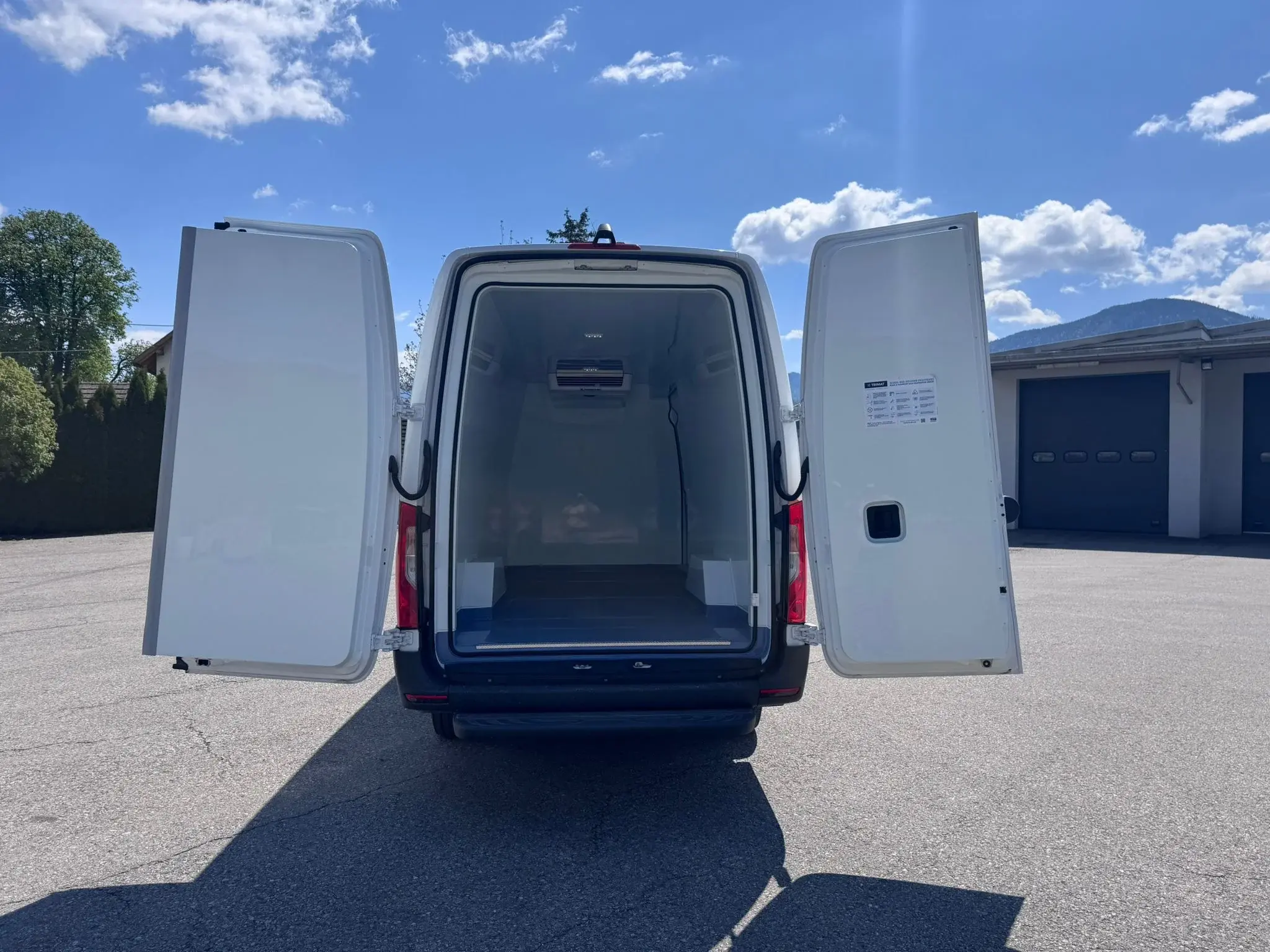 Mercedes eSprinter L2H2 RWD_8