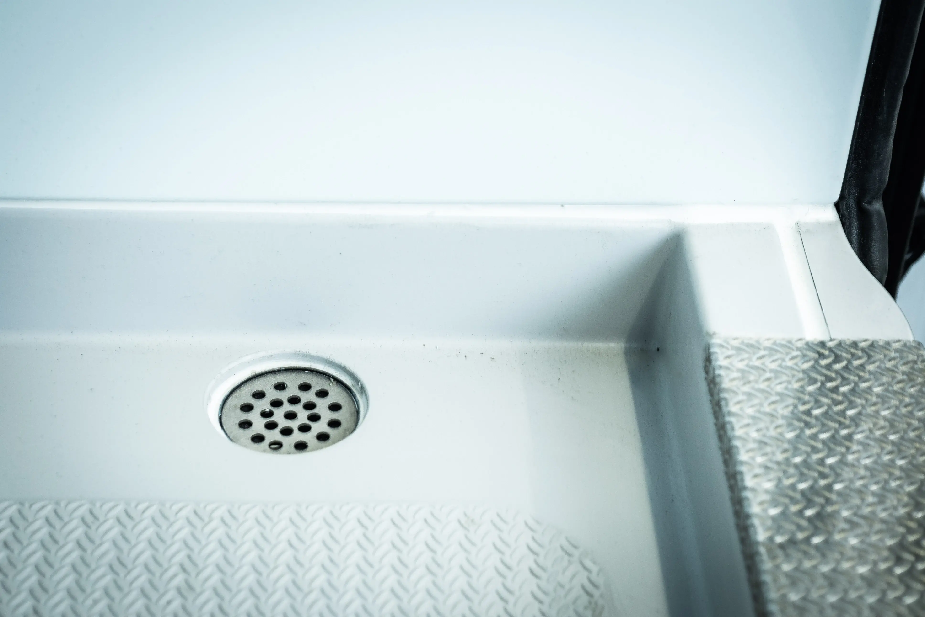 Wasserablauf mit Schwellenschutz_1